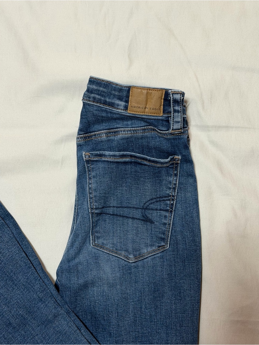 American Eagle Outfitters Super High Rise Medium Vintage Flare Jeans Size 2 - Picture 9 of 13
